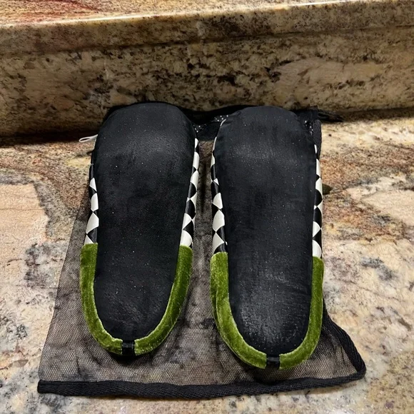 Goody Goody (sold out) Colorful, Gorgeous, Checkered Slippers with Floral Detail - Picture 4 of 6